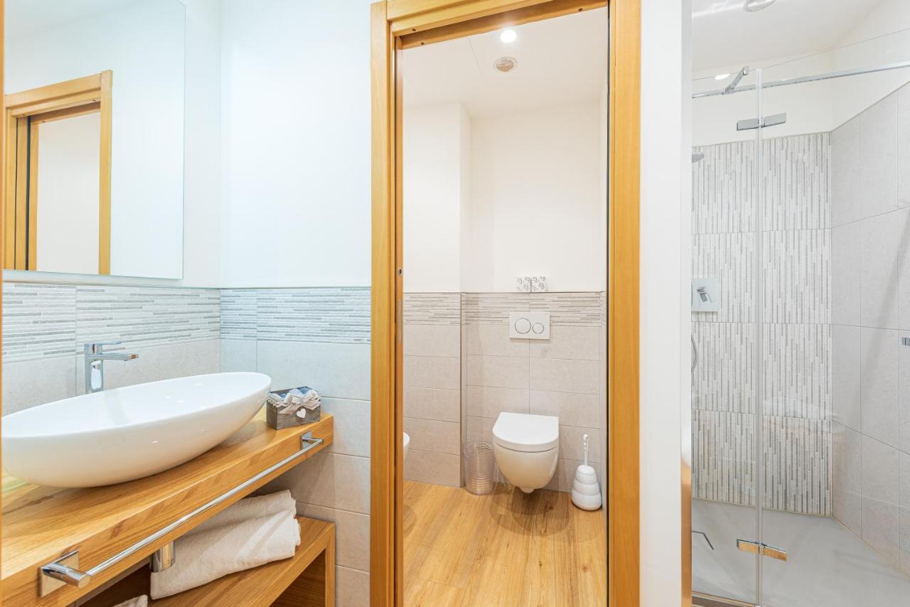 Room 176, Alba Town Bagian luar foto